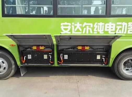 公海彩船6600集团旗下安庆安达尔公司首台6.6米纯电动公交客车顺利下线