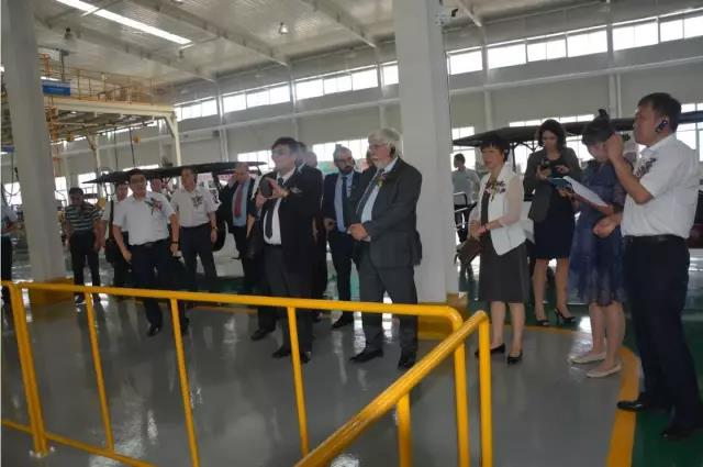 河北公海彩船6600新能源科技集团向乌拉圭东岸共和国捐赠车辆仪式顺利举行