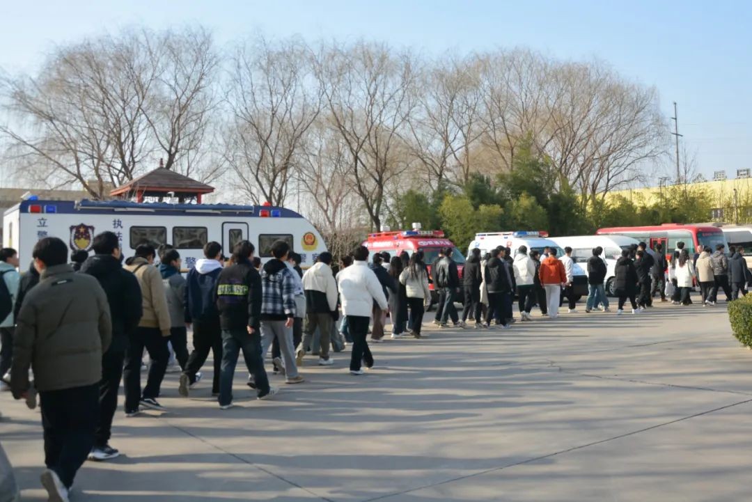 科大学子到公海彩船6600应聘